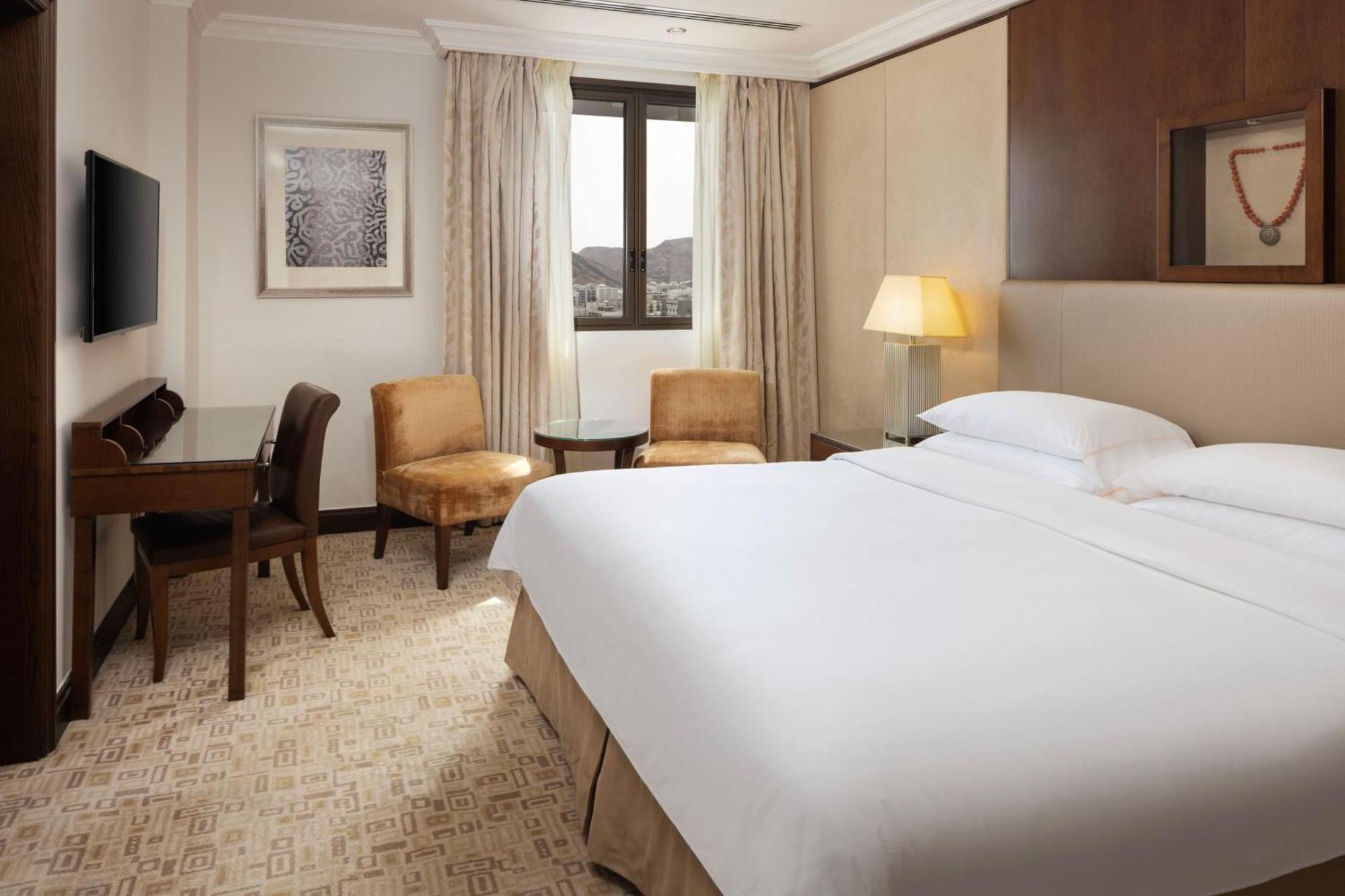 쉐라톤 오만 호텔 무스카트 외부 사진 A room at the Hilton London Heathrow