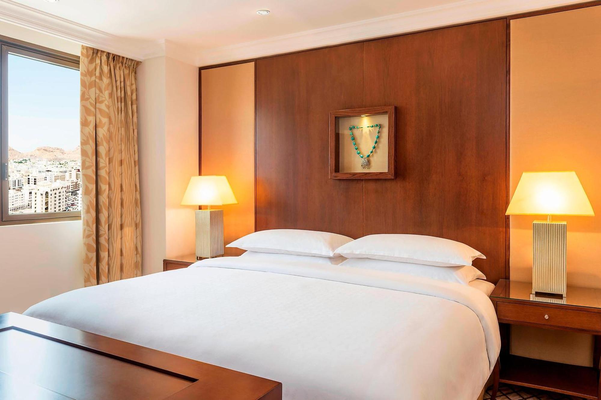 쉐라톤 오만 호텔 무스카트 외부 사진 A bedroom at the hotel