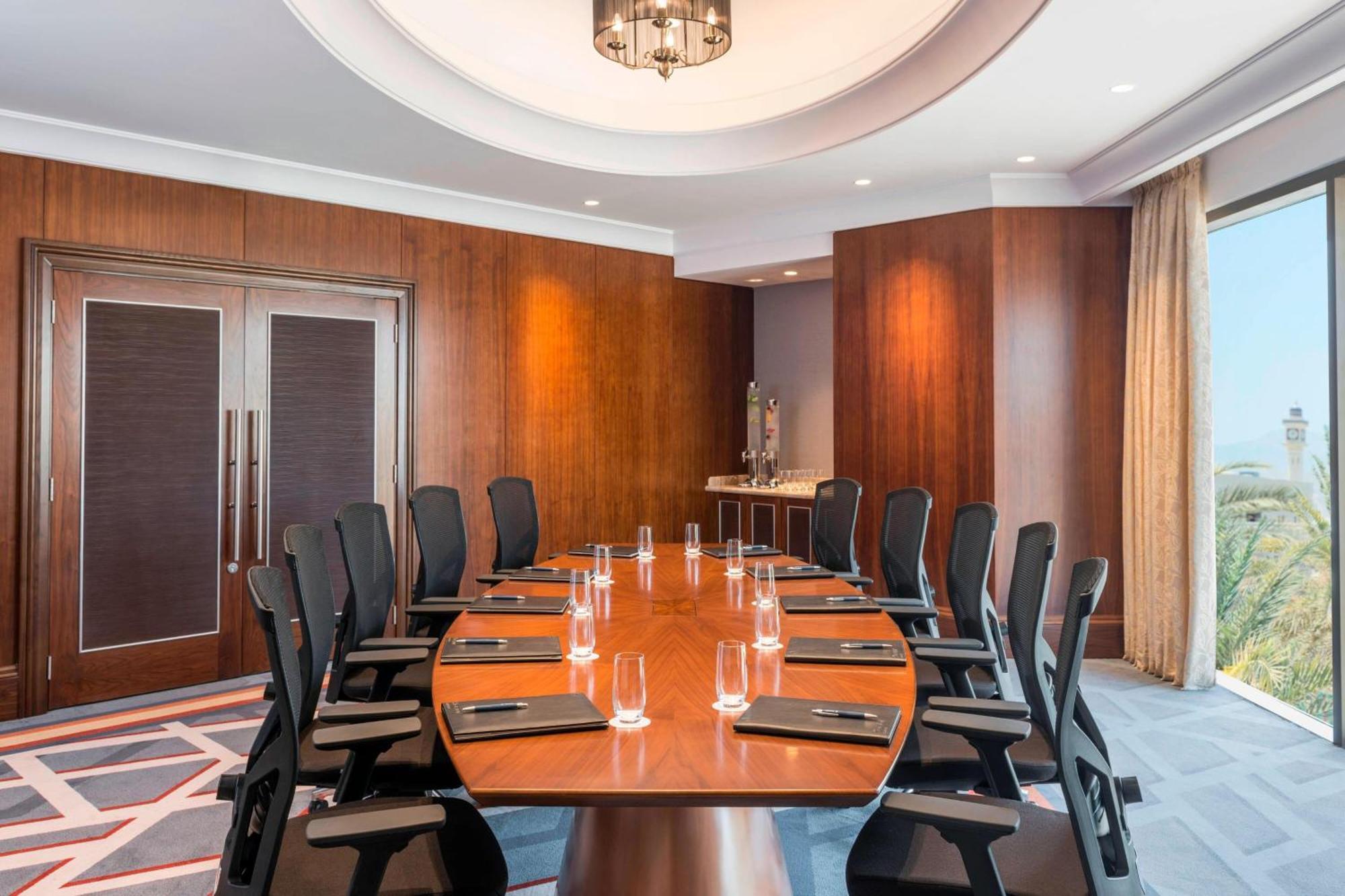 쉐라톤 오만 호텔 무스카트 외부 사진 Boardroom